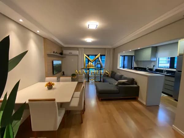 LINDO APARTAMENTO ANDAR ALTO NA MEIA PRAIA