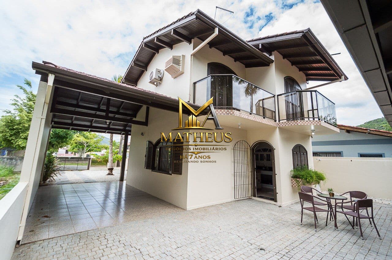 CASA PRONTA PARA MORAR NA PRAIA DE MORRINHOS, BOMBINHAS!