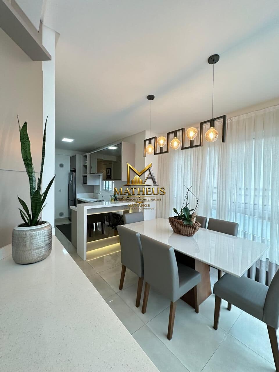 Apartamento Novo Mobiliado na Quadra do Mar – Meia Praia, Itapema/SC