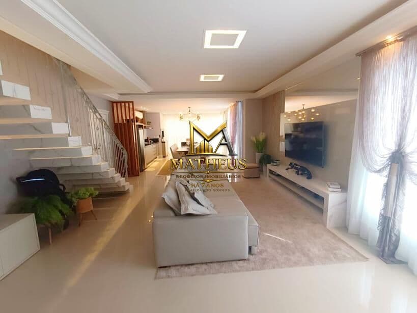 APARTAMENTO DUPLEX TIPO SHOWROOM QUADRA MAR NA MEIA PRAIA