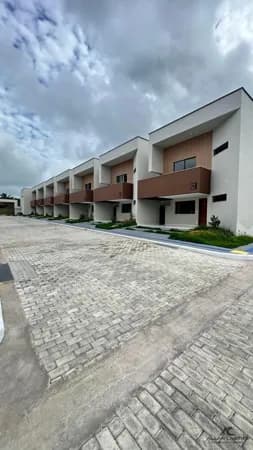 Casa Duplex no ARAÇAGI com 3 Quartos - Fino Acabamento
