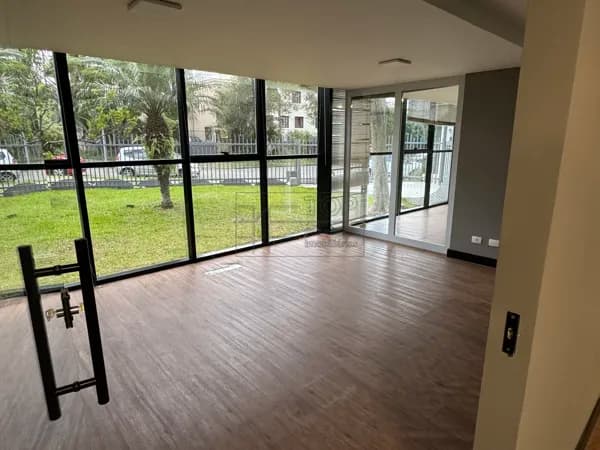 Imóvel recém-reformado de 610m²