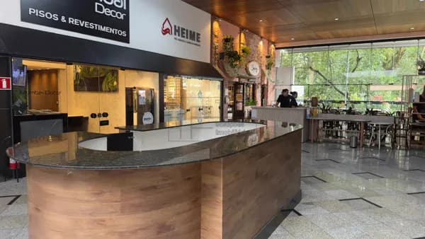 Loja de corredor para Locação no Design Center Batel