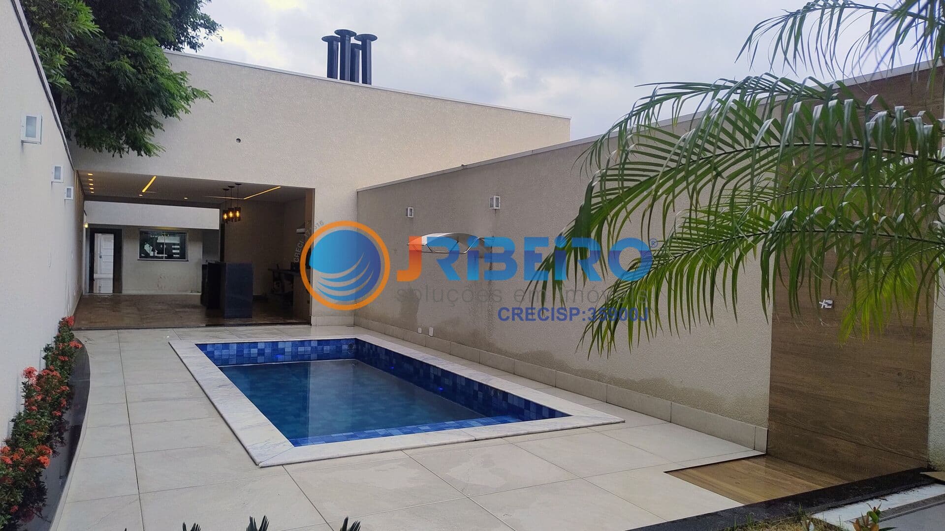 Casa Sobrado a venda 3 dormitórios suítes closet quintal com piscina churrasqueira 4 vagas
