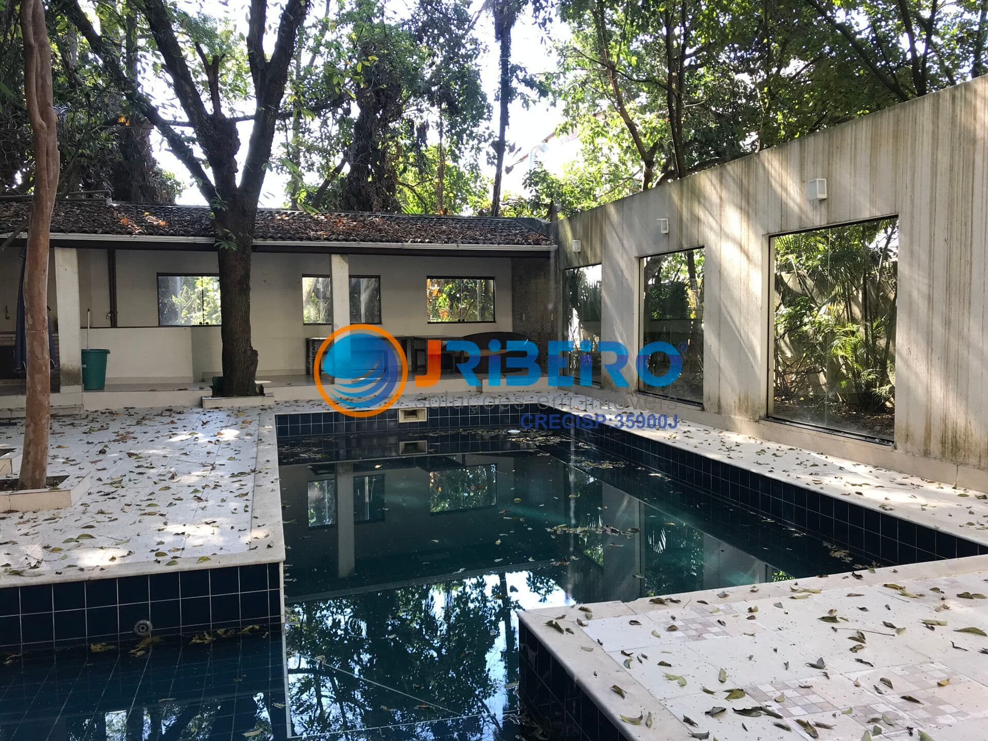 Casa Padrão à Venda com Piscina, 3 dormitórios, em Rua Fechada no Bairro do Tremembé