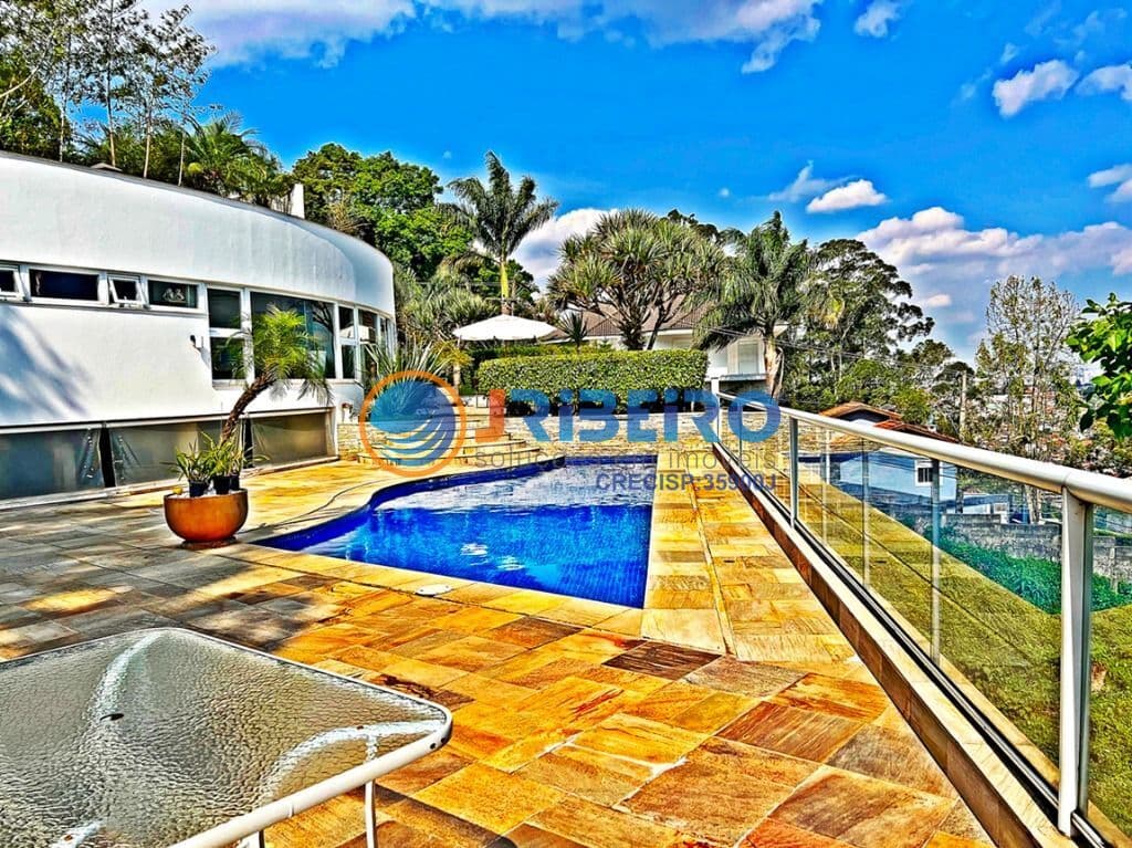 Casa em Condomínio à Venda com 4 Suítes / 10 Vagas / Piscina / Sauna / Vista Panorâmica de São Paulo.