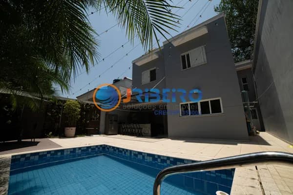 Casa à Venda com Piscina no Bairro do Tremembé - São Paulo