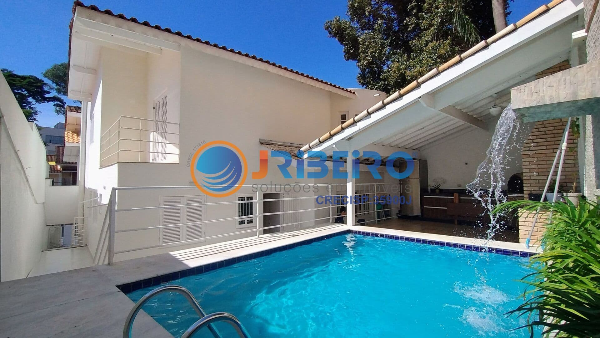 Casa com 4 dormitórios suítes, closet, quintal com piscina e churrasqueira, 4 vagas