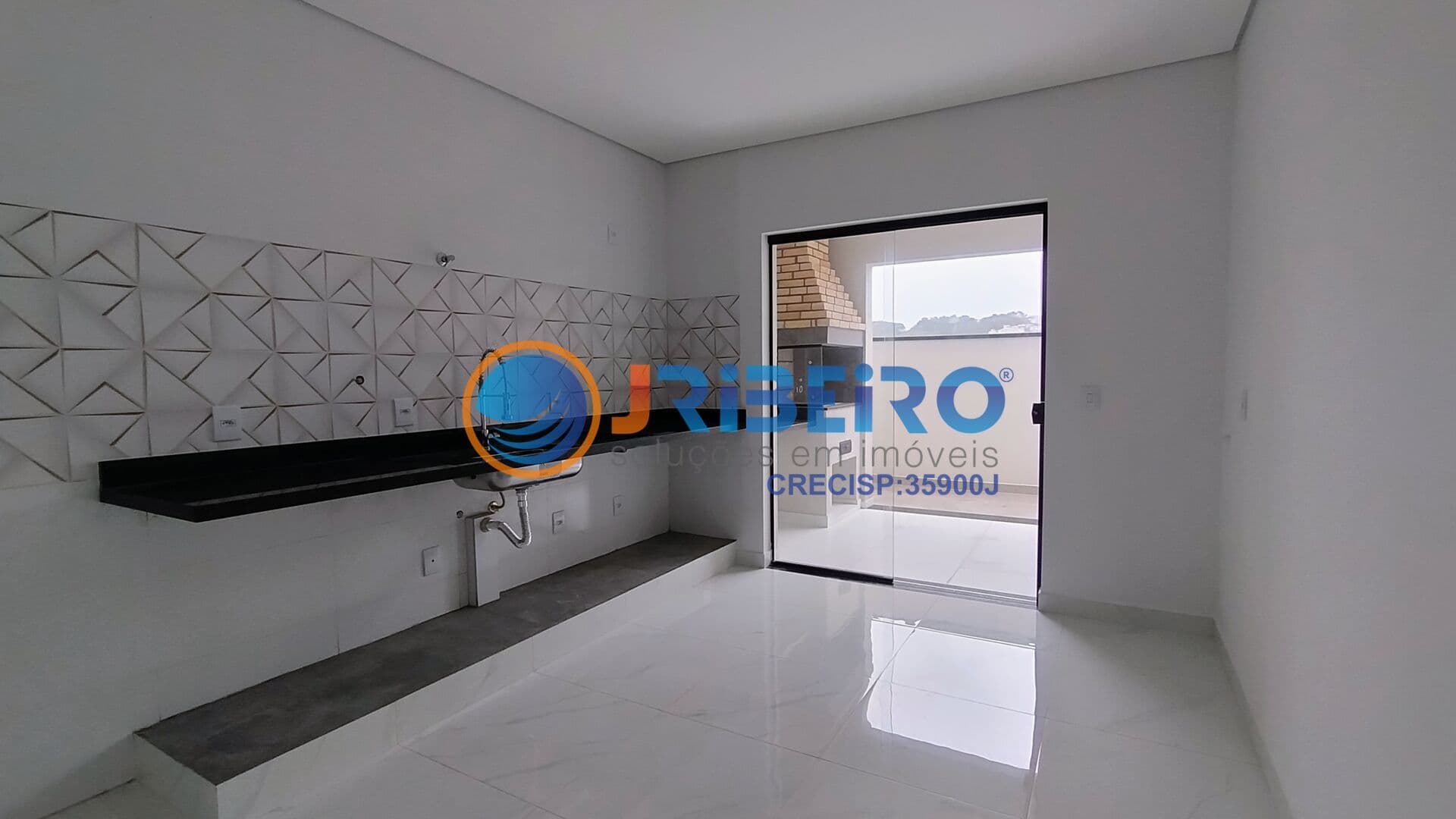 Casa sobrado com 3 dormitórios suítes, ampla sala, quintal com churrasqueira, 2 vagas a venda no Bairro do Imirim SP