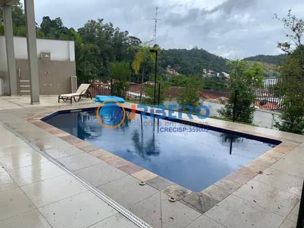 Casa em Condomínio Fechado com lazer, 2 suítes 2 vagas cobertas