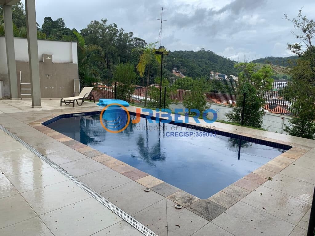 Casa em Condomínio Fechado com lazer, 2 suítes 2 vagas cobertas