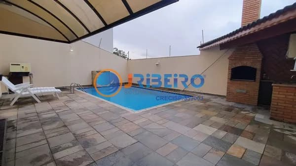 Casa em rua fechada com 3 dormitórios suítes, closet quintal com piscina, churrasqueira, 7 vagas de garagem