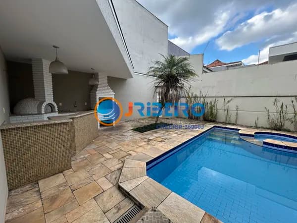Casa Alto padrão, 4 suítes, 5 vagas de garagem, quintal com piscina e churrasqueira