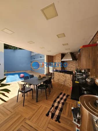 Casa em Condomínio de Alto Padrão