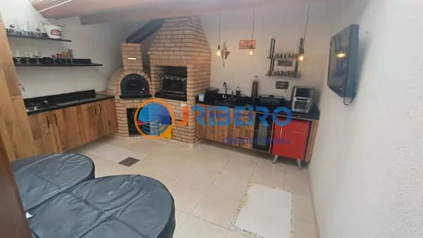 Casa sobrado com 3 dormitórios suíte, quintal, churrasqueira e forno de pizza, 2 vagas no bairro do Horto Florestal