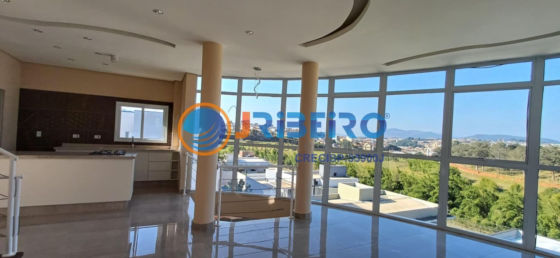 Casa em Condomínio 3 suítes, 6 vagas, piscina