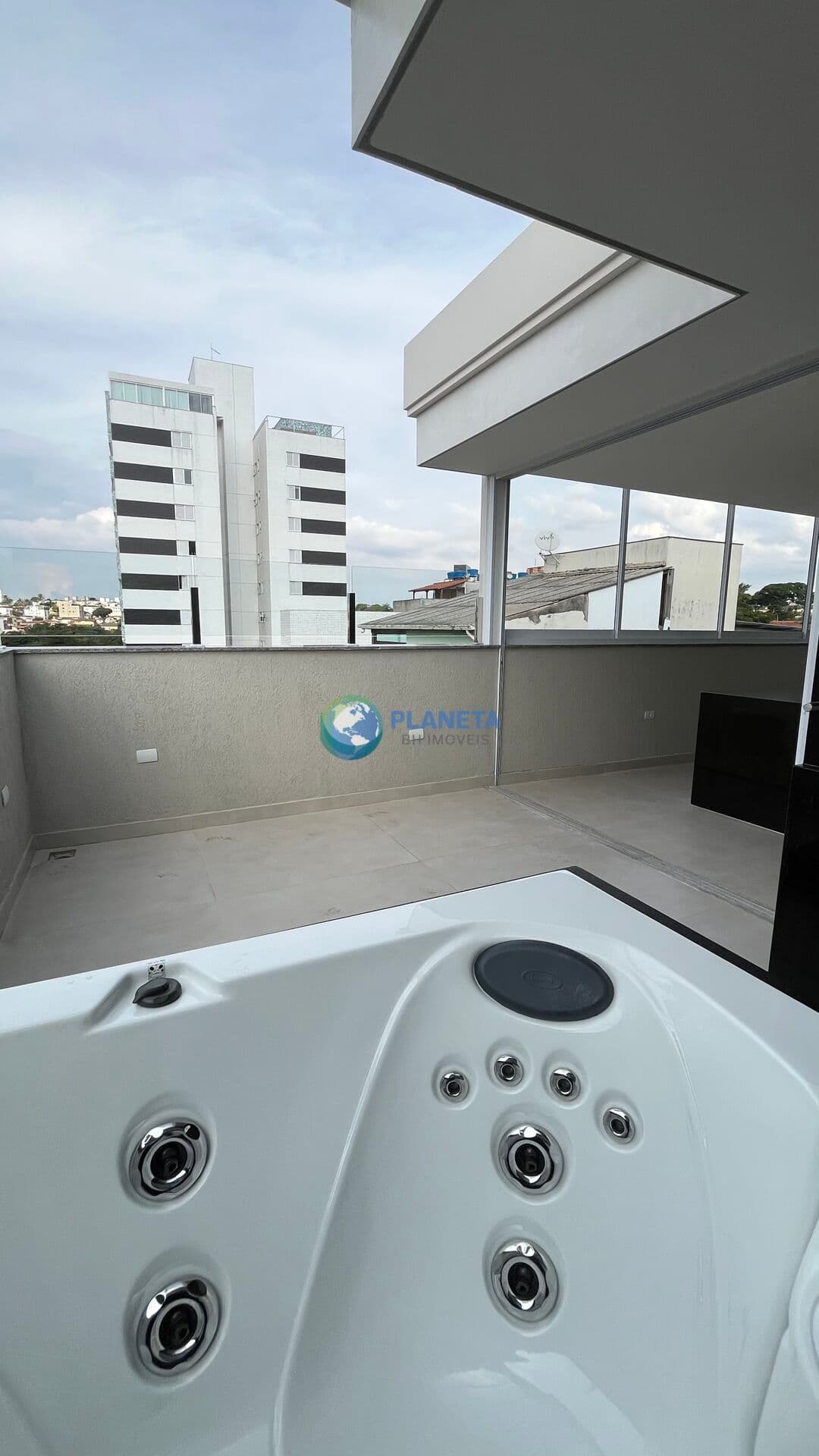 Cobertura Duplex | 3 Quartos - 1 Suíte| Jacuzzi | Elevador p/ terraço| 3 Vagas | Itapoã