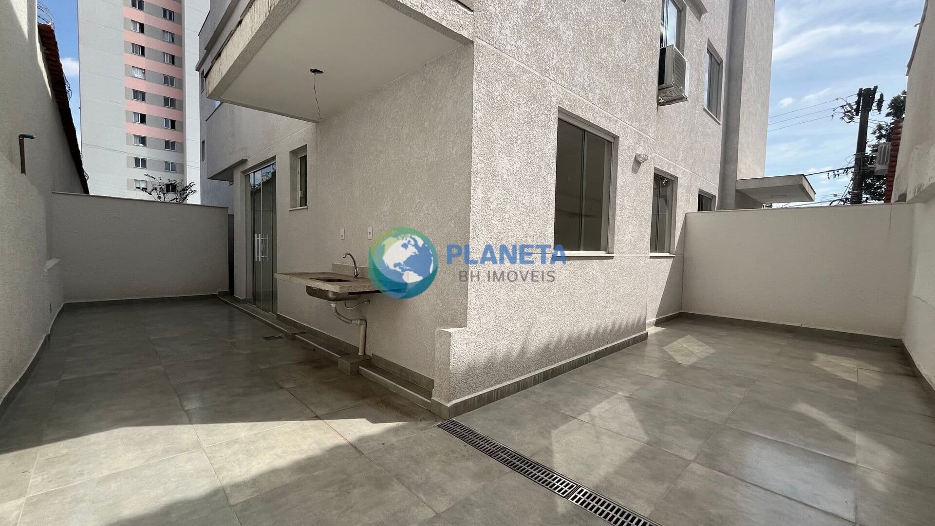 Apartamento Com área externa | 2 Quartos | Elevador | no Heliopolis |