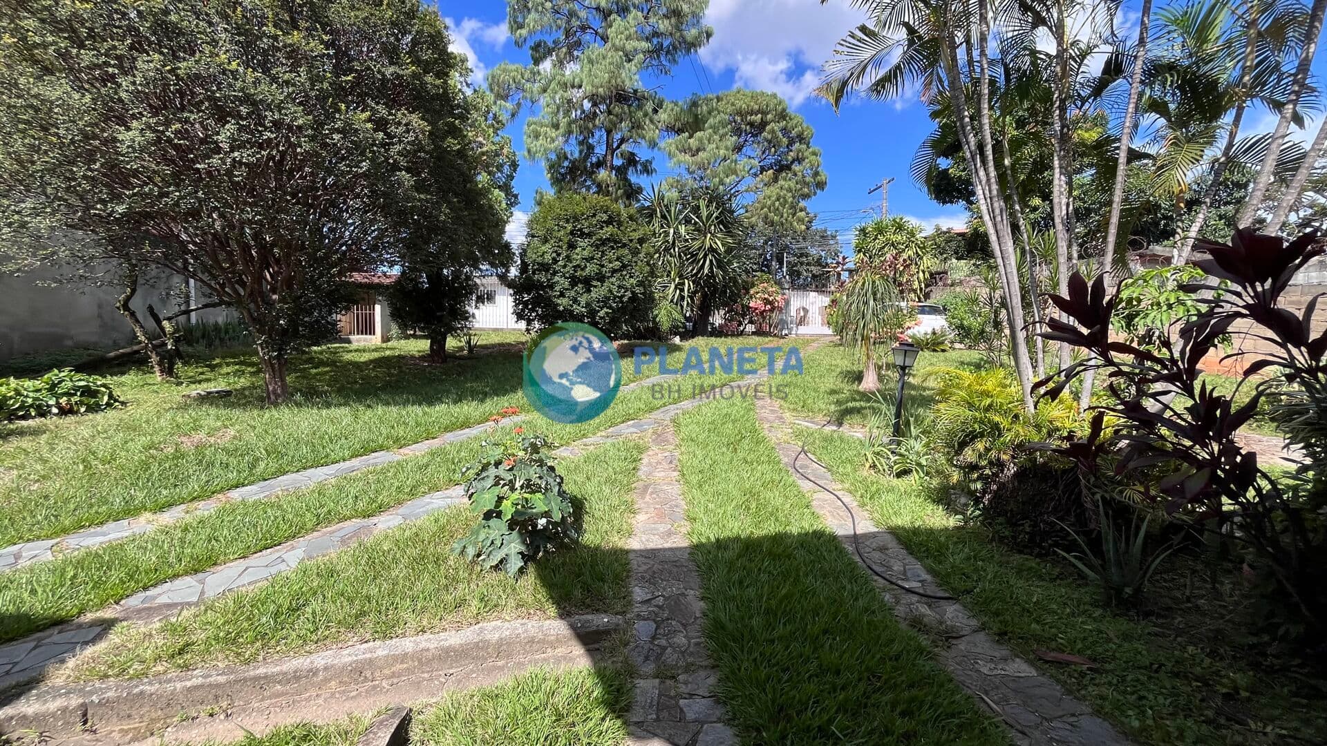 Casa Padrão em terreno de 900m² | Céu Azul - BH |