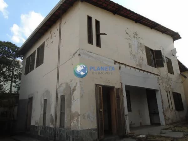 Casa para reforma em ótimo local