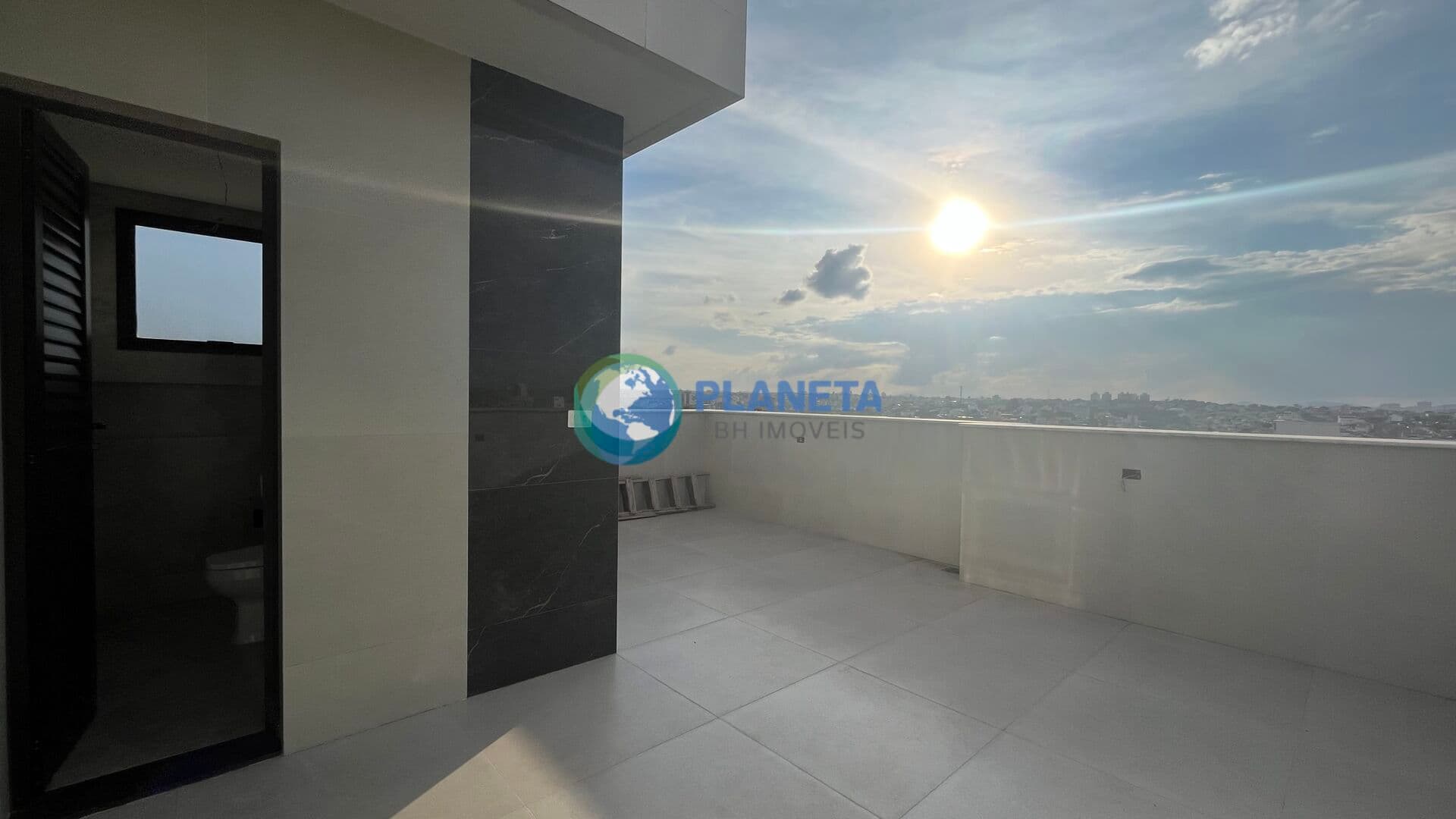 Cobertura Duplex | 4 Quartos - 2 suítes | 2 Vagas | Elevador | no Planalto - BH