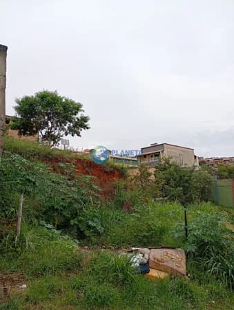 Terreno Lote l Oportunidade l 394 m2 l de esquina com aclive nos fundos.