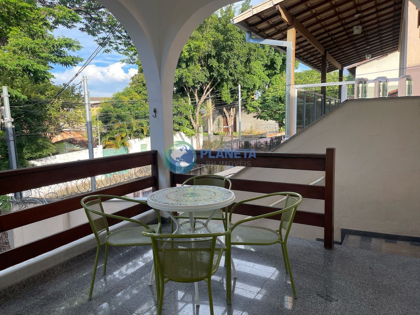 Casa Sobreposta a Venda no Santa Amelia