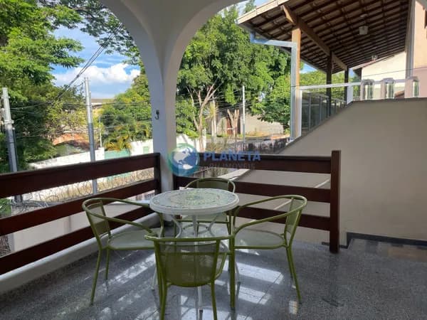 Casa Sobreposta a Venda no Santa Amelia