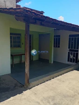 Casa Padrão 3 quartos l suíte l 2 vagas l + 3 barracões e 1 loja l ideal para investidor