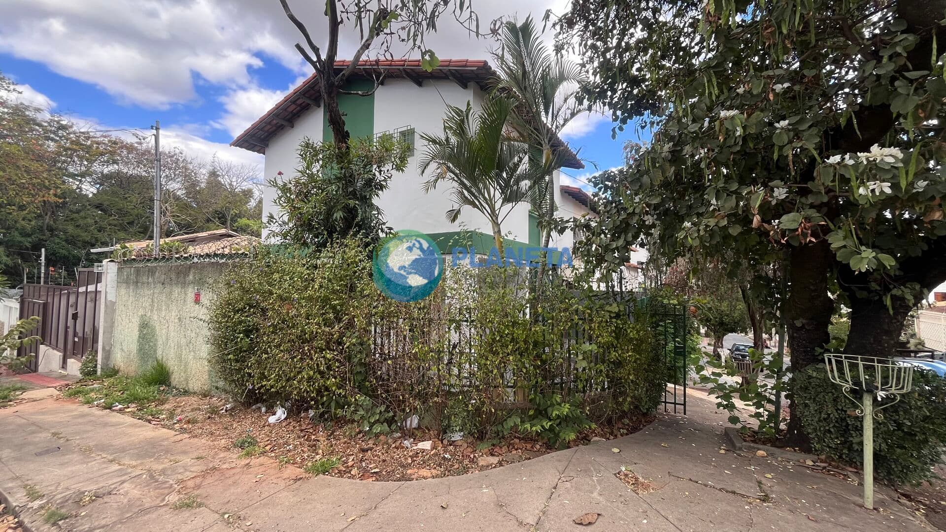Casa Geminada Esquina a Venda São Luiz | 3 Quartos -1 suíte| 3 Banhos | DCE.