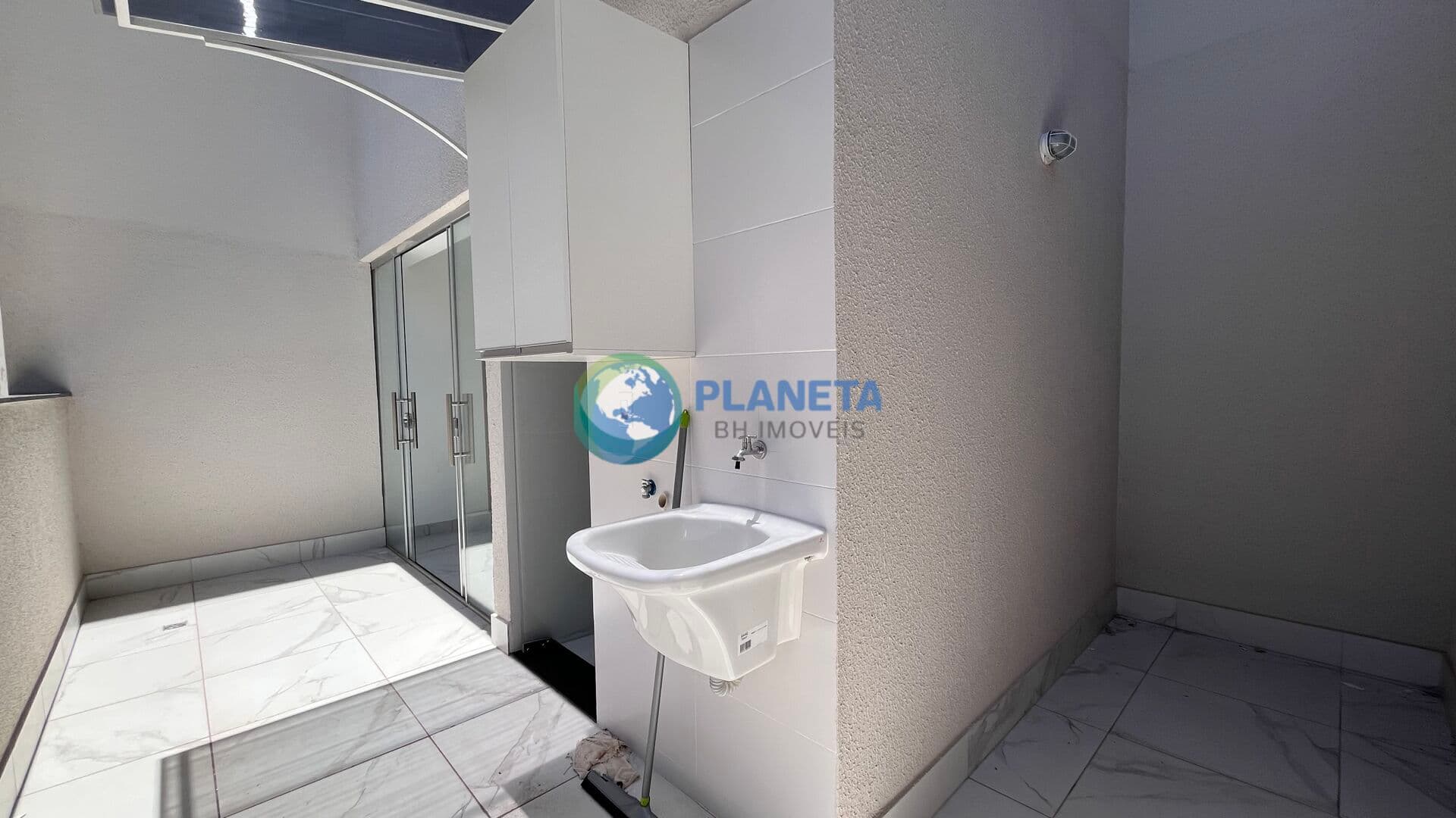 Apartamento Com área externa | 2 quartos | 1 suíte | 2 Vagas cobertas | Santa Branca |