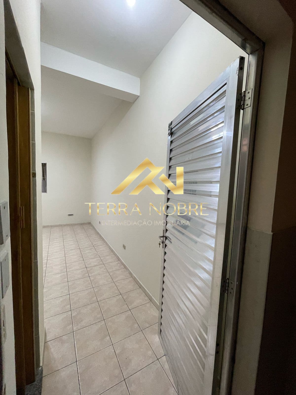 Apartamento Kitnet com excelente localização, R$1.100,00 pacote completo.