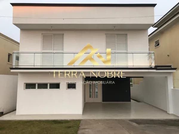 Casa alto padrão, locação e venda pronta para morar, com 5 quartos sendo 4 suítes, situada na Alameda Canto dos Pássaros, 117, com 320m2 de área construída num terreno plano de 360m2.
