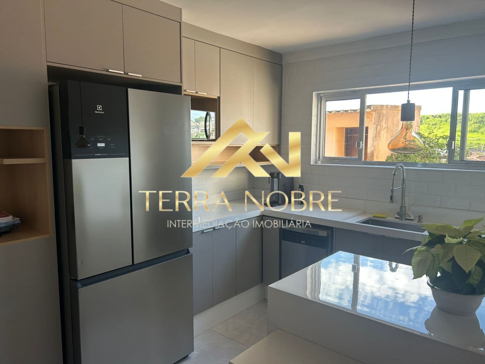 Casa Ampla Térrea– 3 Dormitórios | 125m² | Quintal | Próx. Shopping Raposo
