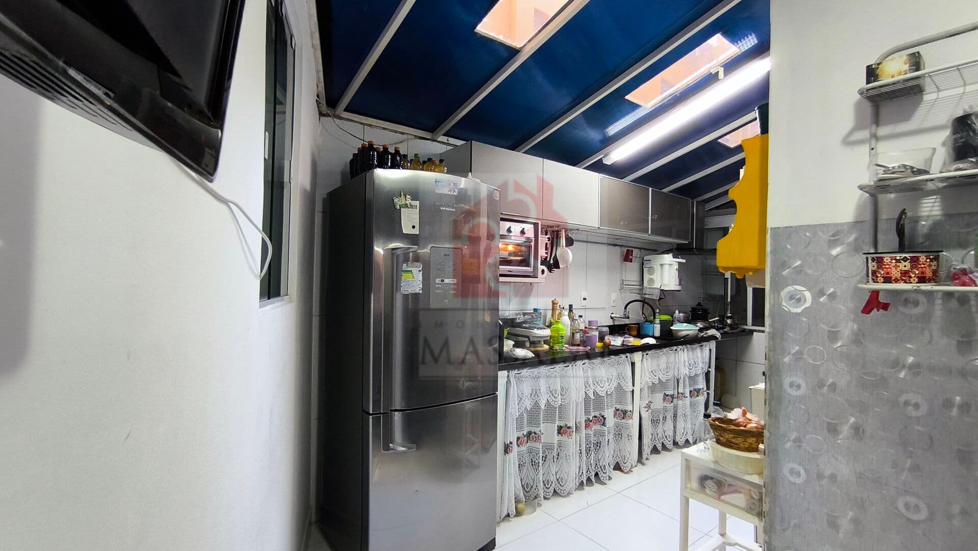 Apartamento térreo reformado à venda na Sertório