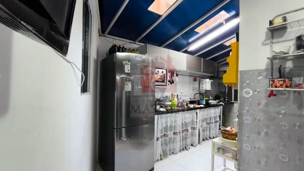 Apartamento térreo reformado à venda na Sertório
