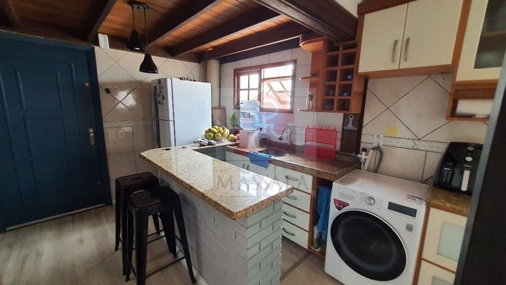 Apartamento de 2 dormitórios reformado e semi mobiliado, à venda no Bairro Centro Histórico