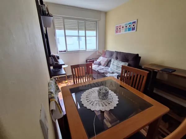 Apartamento de 2 dormitórios à venda no Bairro Camaquã