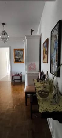 Apartamento de 2 dormitórios com garagem no Menino Deus