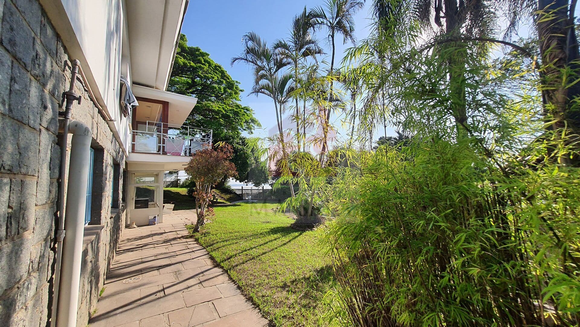 Casa à venda em terreno de 2.000m² na Santa Teresa