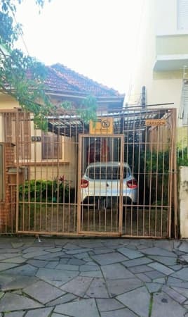 Casa de 3 dormitórios à venda no Bairro Menino Deus