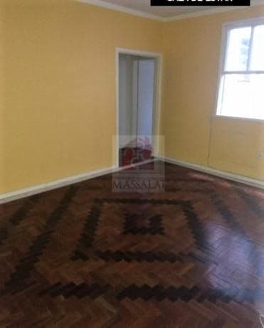 Apartamento de 2 dormitórios com dependência e banheiro auxiliar no Bairro Auxiliadora