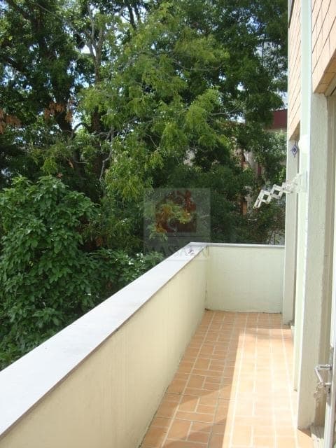 Apartamento de 1 dormitório reformado com terraço no bairro Azenha