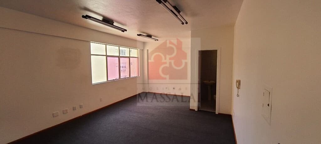 Sala com garagem no Bairro Petópolis