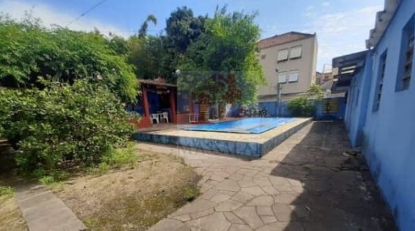 Casa de 3 dormitórios à venda no Bairro Menino Deus