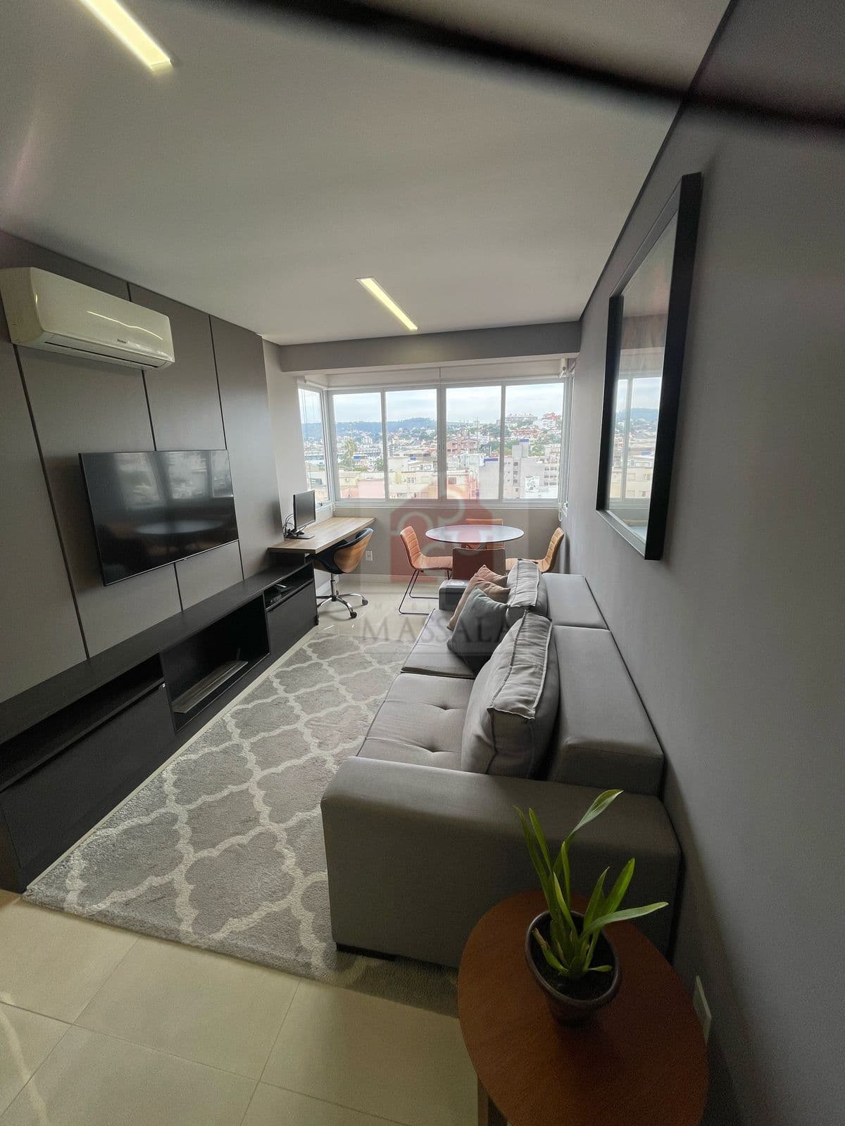 Apartamento mobiliado com garagem à venda na Azenha