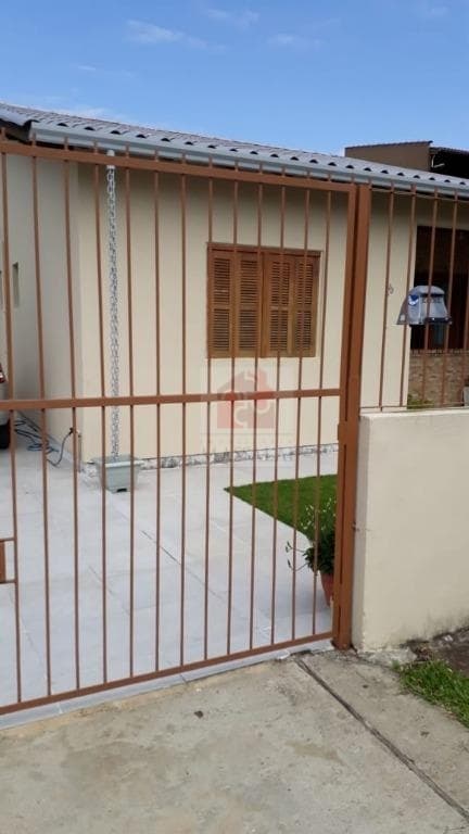 Casa de 3 dormitórios com suíte e garagem à venda no Bairro Vila Nova
