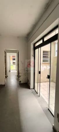 Apartamento térreo com pátio no Menino Deus