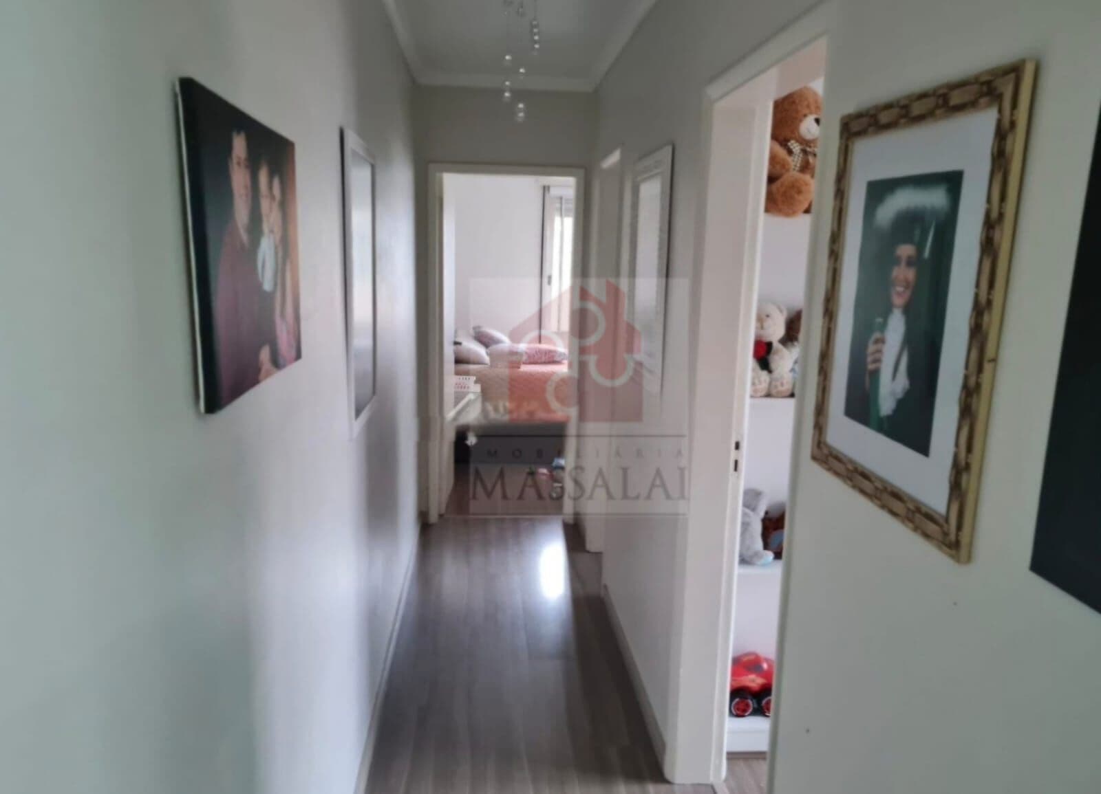 Apartamento de 2 dormitórios com garagem e churrasqueira no Menino Deus