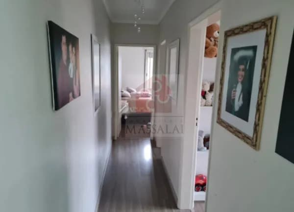 Apartamento de 2 dormitórios com garagem e churrasqueira no Menino Deus